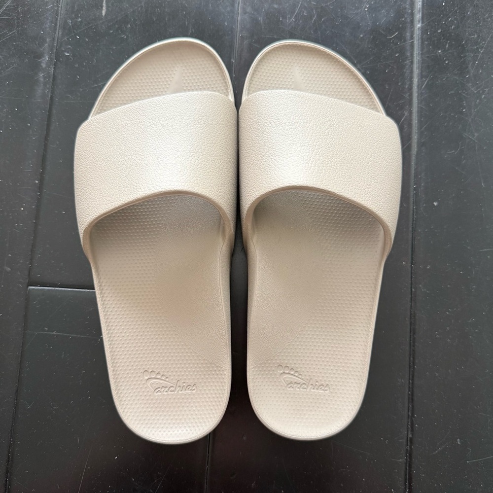 NWOT Archies Taupe Arch Support Slides